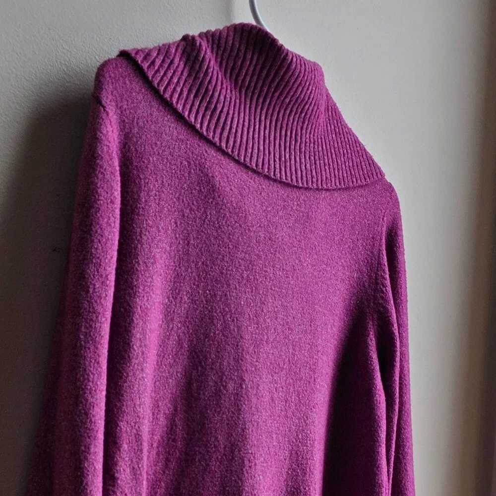 Tahari Purple Cowl Neck Sweater Size Medium